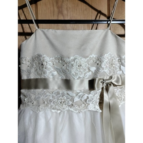 David's Bridal child size 4 formal dress beige & white flower girl jr bridesmaid - Picture 6 of 16